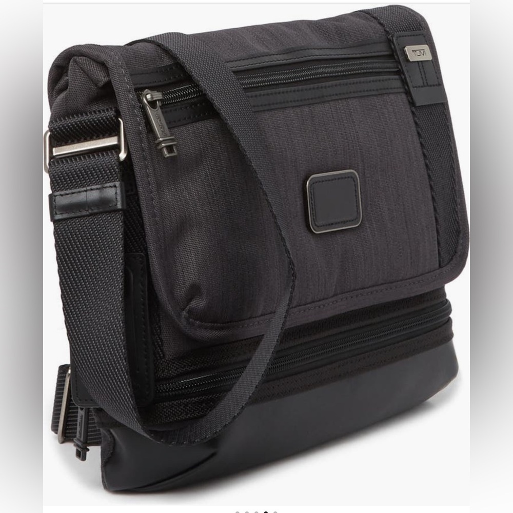 Tumi Glenview Expandable Crossbody Unisex Messenger Bag 🎉 HOST PICK 🎉
